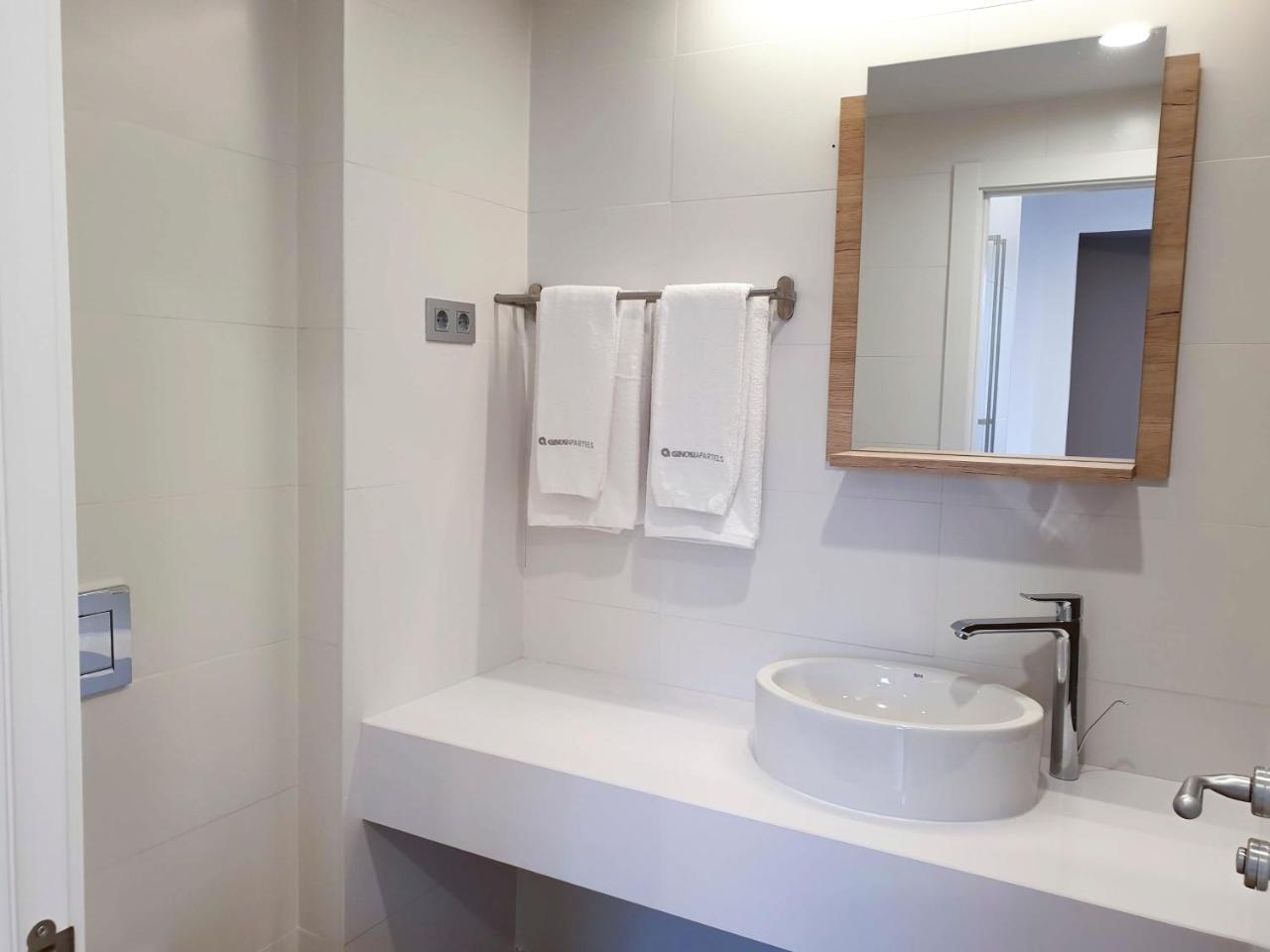 Ginosi Pedralbes Hotel Barcelona Kültér fotó